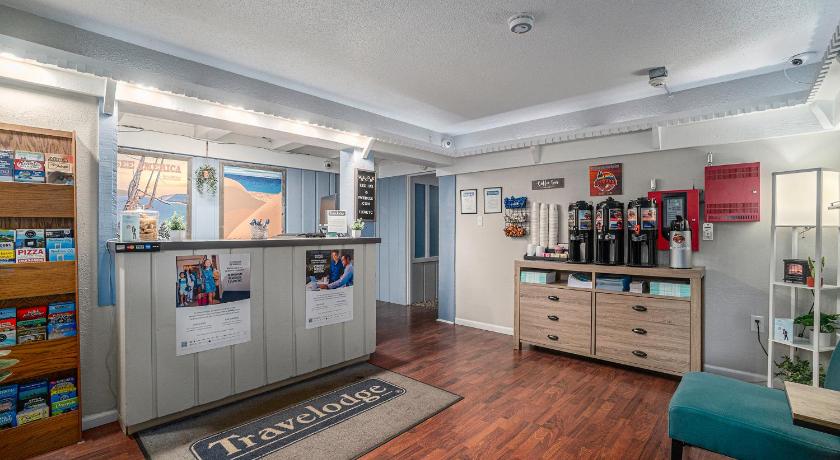 Travelodge by Wyndham Traverse City MI photo