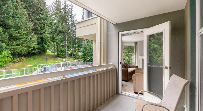 The Woodrun Lodge by Whiski Jack photo