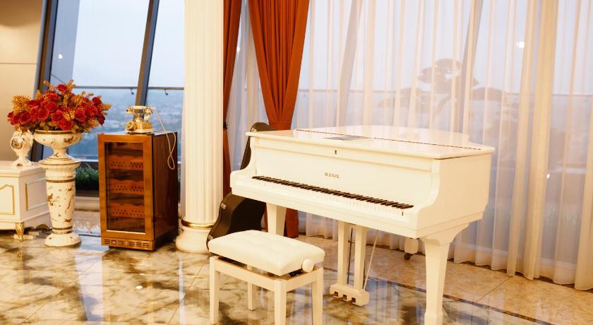 Image of King Suite with Spa Bath 13