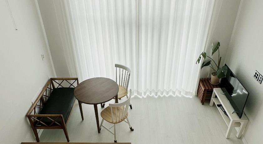 江陵 Rooftop Moonlight Pension 3つ星 ゲストハウス レストラン