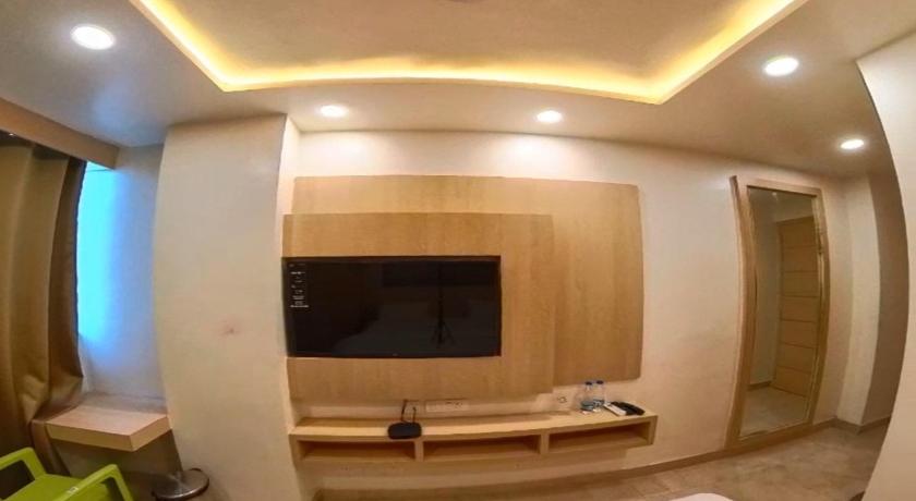 Hotel Prago by Green Deer Varanasi photo