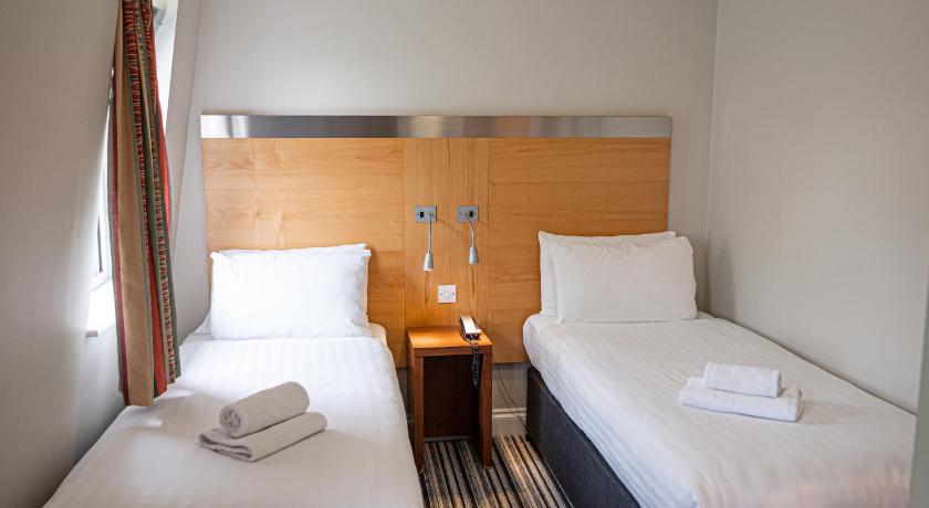Image of Twin Room 3