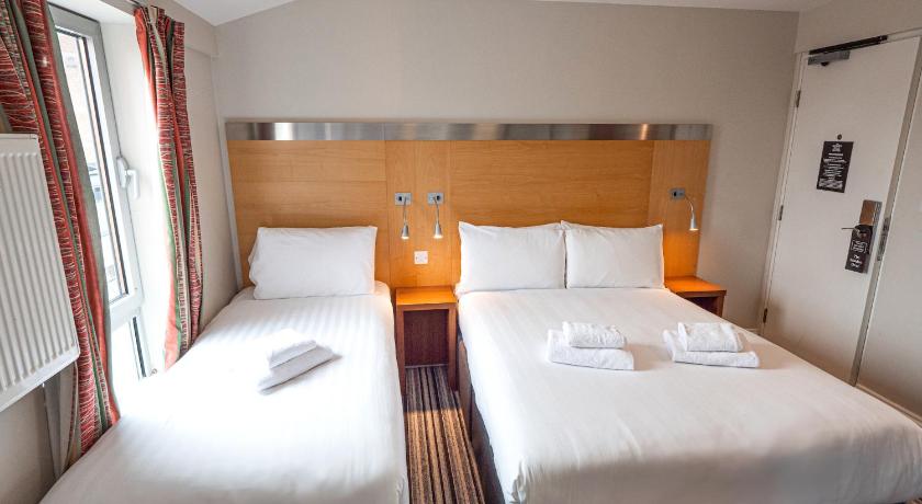 Image of Triple Room 1