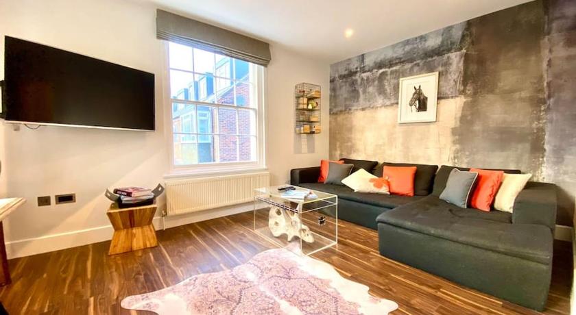 Stunning Little House on Poole Quay - Free Secure Parking & WiFi - in the heart of the Old Town - Gr