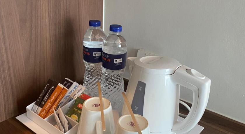 Image of 1 Queen Standard Corner Room With Free Breakfast 8