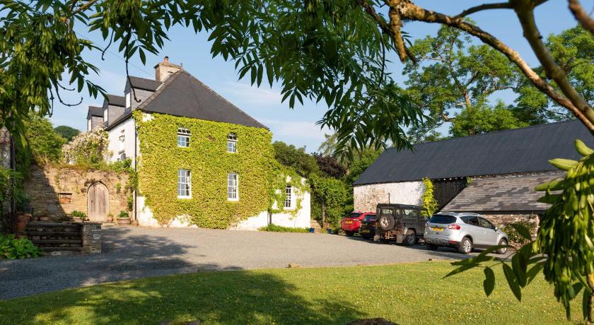 Alltybrain Farm Cottages and B&B - image 3