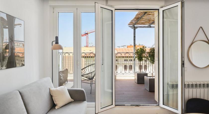 NEW! limehome Madrid Calle de Nunez de Balboa photo