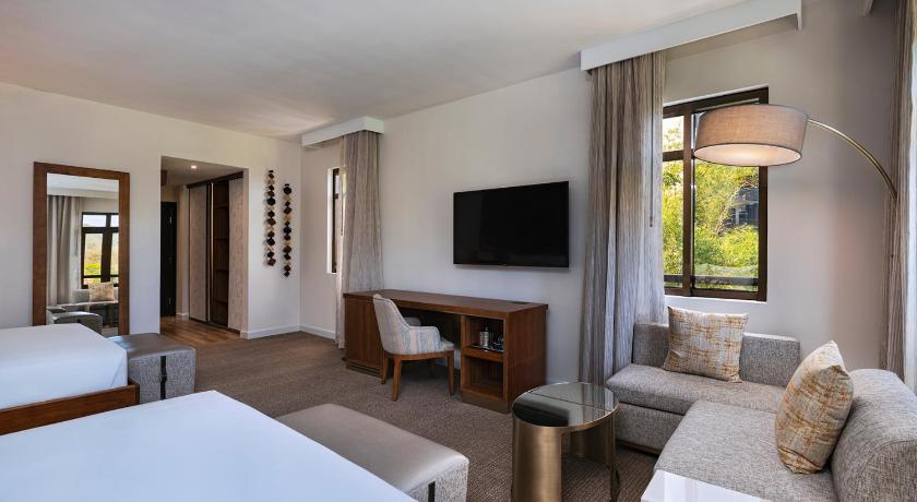 Image of Cascade Deluxe Queen, Guest room, 2 Queen, Mountain view 1