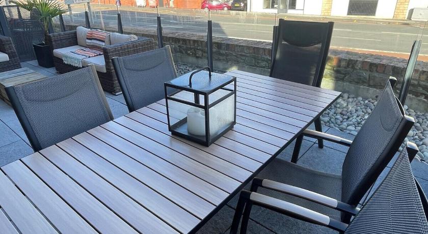 Harbourside Hideaway - Superb Flat with Terrace - image 3