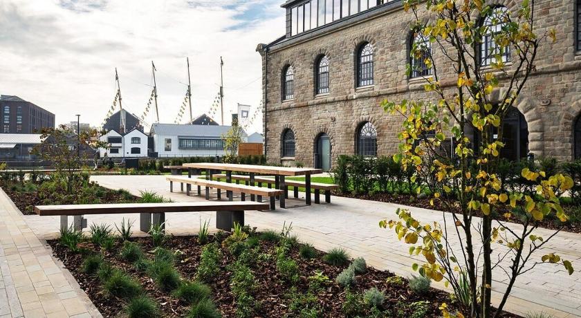 Harbourside Hideaway - Superb Flat with Terrace - image 5