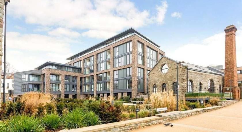 Harbourside Hideaway - Superb Flat with Terrace - image 2