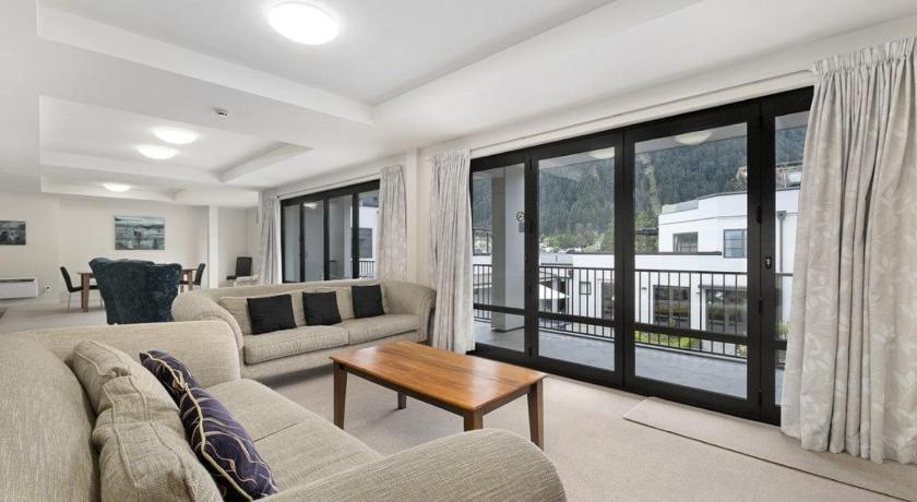 Image of 3-Bedroom Mountain View Apartment 4