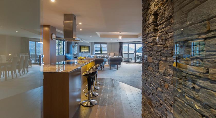 Image of Penthouse 16
