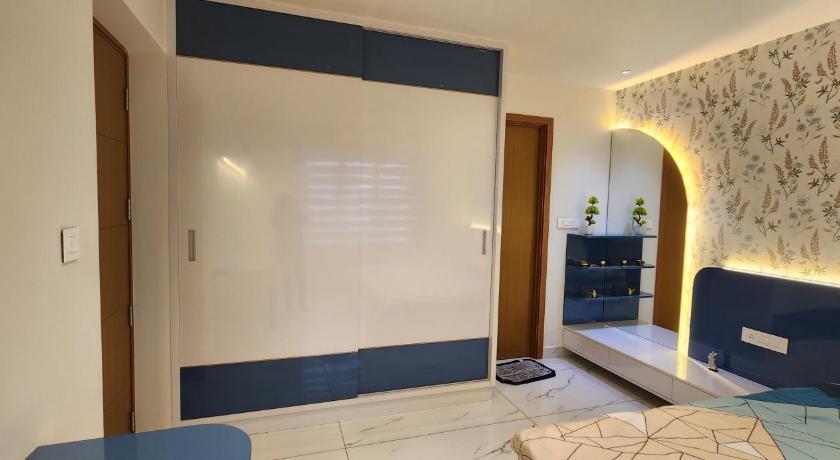Luxe Luminaire - image 20