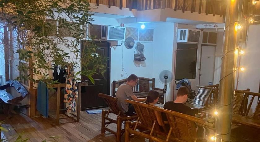 セブ Babu Backpackers inn ホテル レストラン