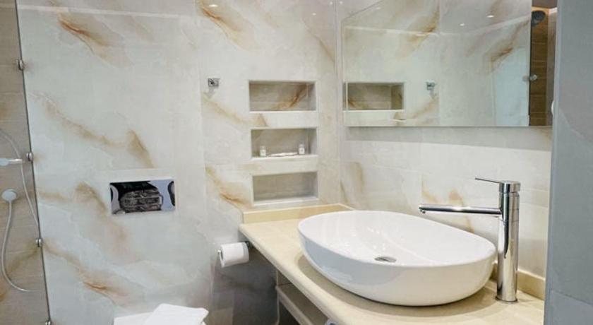 Image of Junior Suite with Sea View 2