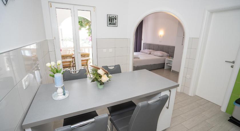 Apartments Maslina - image 18