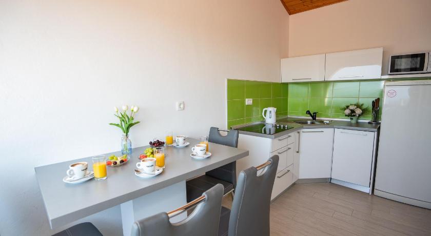 Apartments Maslina - image 22