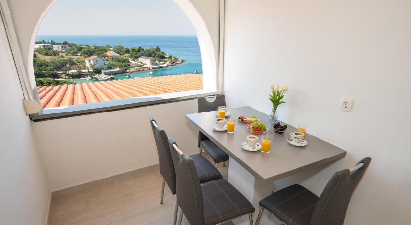 Apartments Maslina - image 17