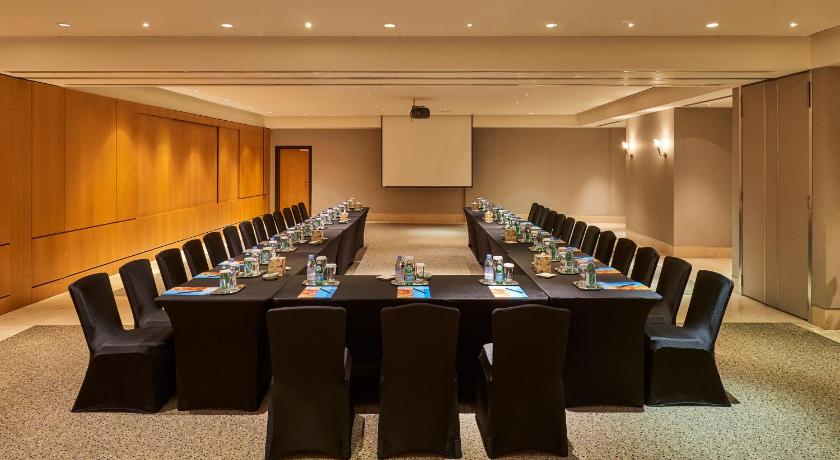 クウェートシティ Marina Hotel Kuwait 5つ星 ホテル プール