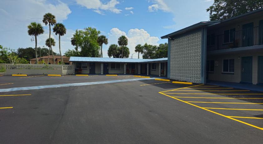 Three Oaks Motel - Titusville photo