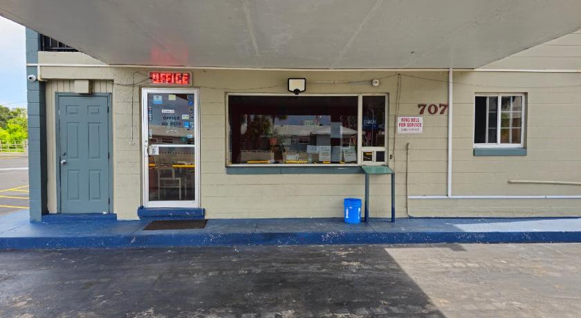 Three Oaks Motel - Titusville photo