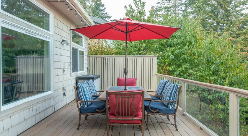 Tahuya Modern retreat w/ stunning views & hot tub 4-Star Accommodation amenity