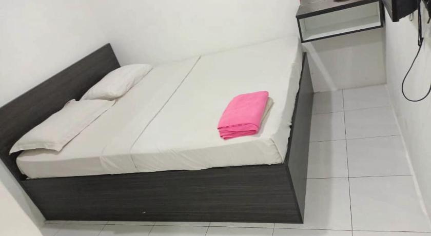 Image of Standard Queen 12