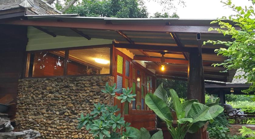 ランプーン จำค่า ชาเลท์ บ้านพักสวนเกษตร (Jumka Chalet - Home and Farm Stay) 3つ星 ゲストハウス レストラン