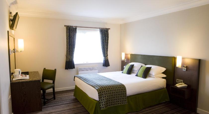 Burntwood Court Hotel photo