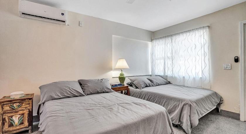 Gorgeous Studio,1Bath, Hollywood Beach, Free Parking photo