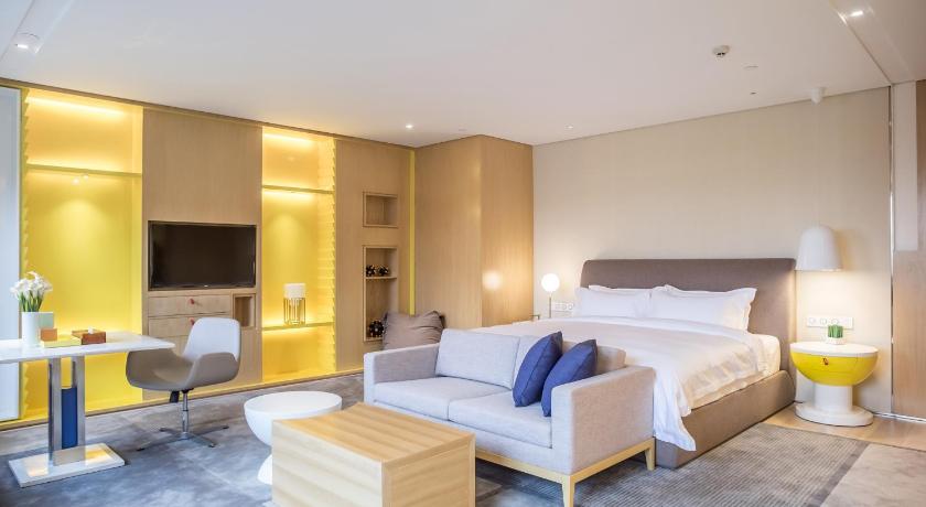 The Sifang Hotel Nanjing Autograph Collection - image 2