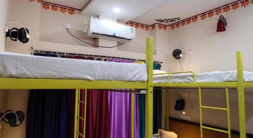 HOTEL HANUMAN GHAT On LAKE PICHOLA photo
