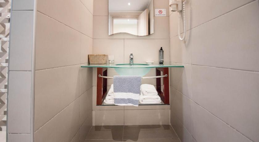 Image of Family Suite with Sea View 9