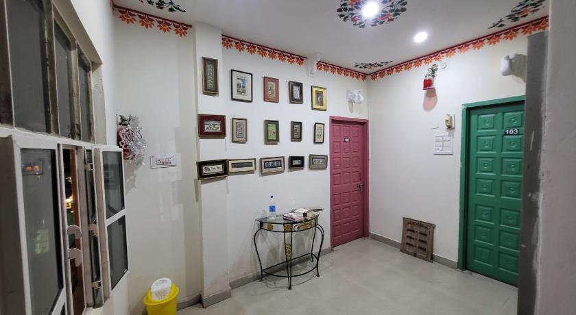 HOTEL HANUMAN GHAT On LAKE PICHOLA photo