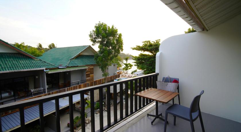 Image of Superior Twin Room with Balcony 1