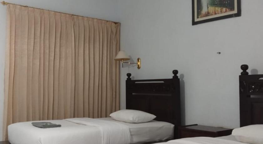 Hotel Lestari photo