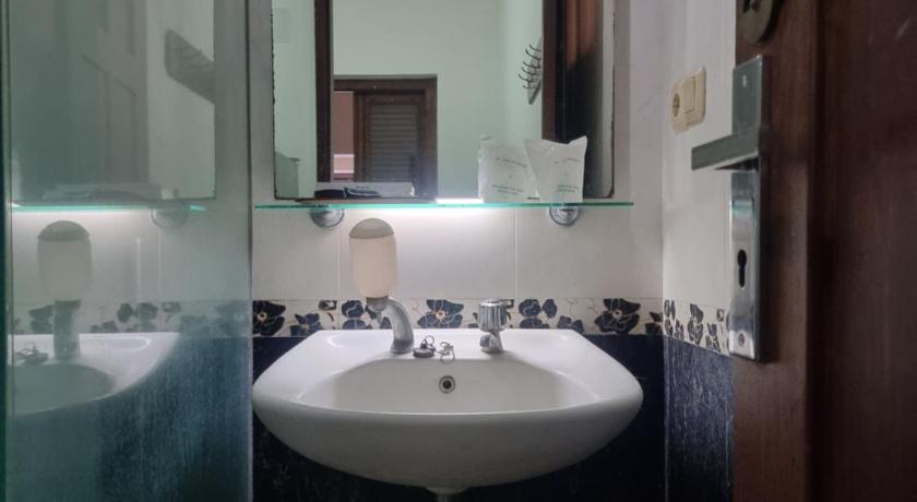 Hotel Candi Baru - image 35