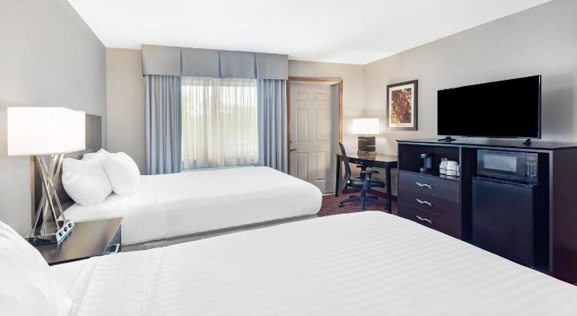 Baymont by Wyndham Brooklyn Center photo