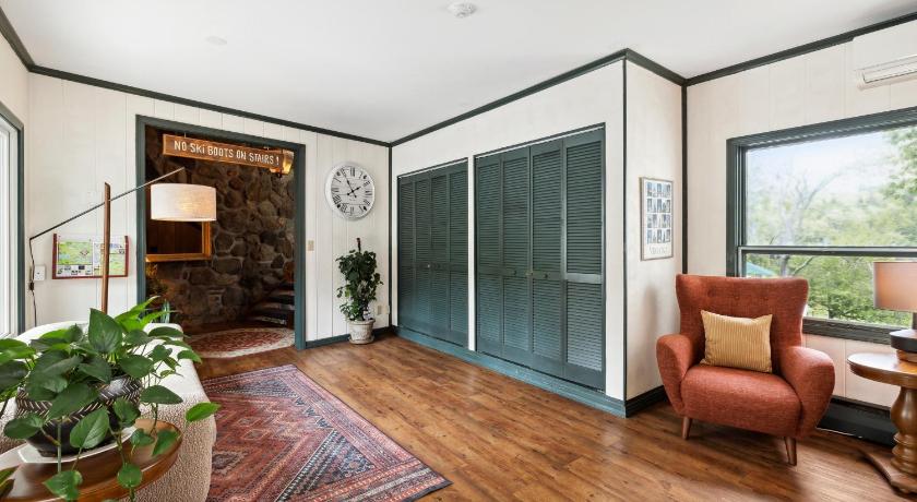 Mountaineer Inn photo