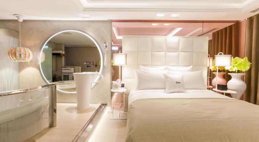 Image of Deluxe Double Room - Non-Smoking 7