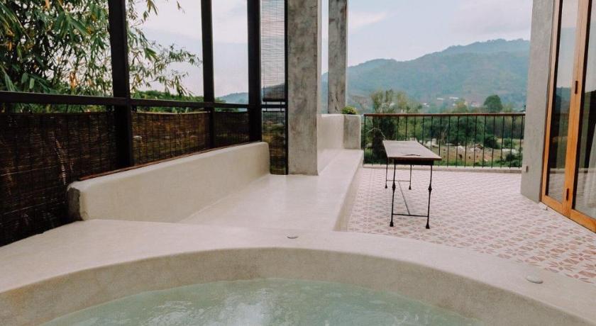 Image of Mountain View Suite with Jacuzzi 14
