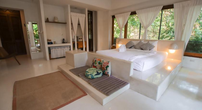Image of Pool Suite 2