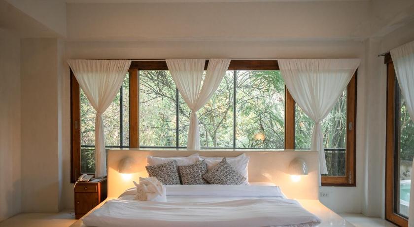 Image of Pool Suite 5