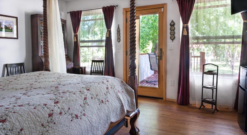 Red Horse Bed and Breakfast photo