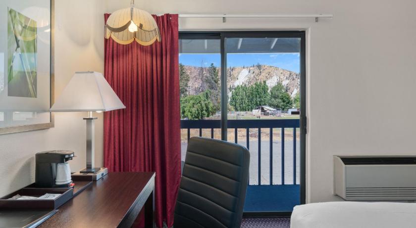 Wedge Mountain Inn photo