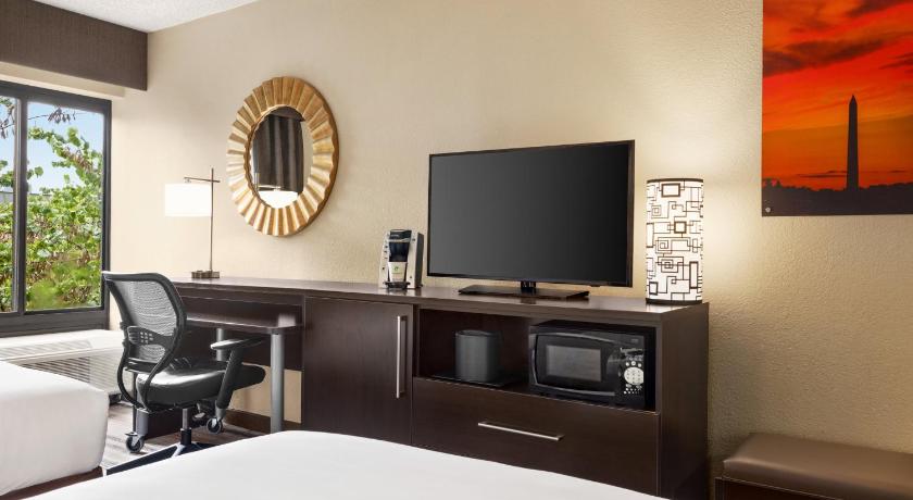 Queen Room with Two Queen Beds - Hearing and Disability Access/Non-Smoking fotója 0