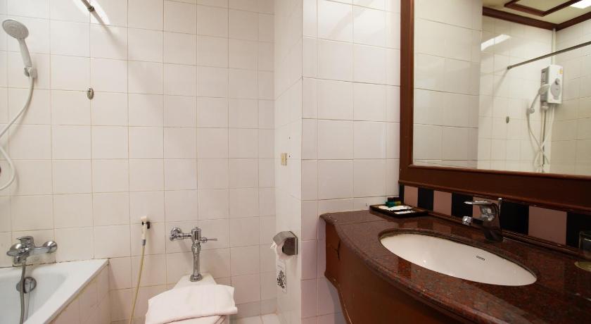 Image of Deluxe Corner Room 2