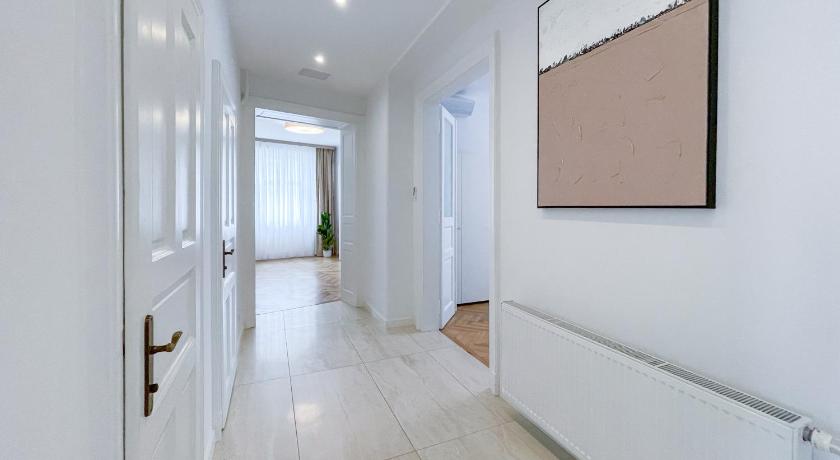 Elysian Apartment - image 5