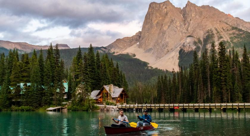 Emerald Lake Lodge photo